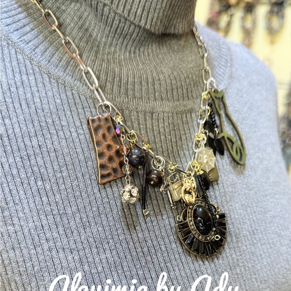 Multi charms black maximalist necklace - Picture 2 of 7
